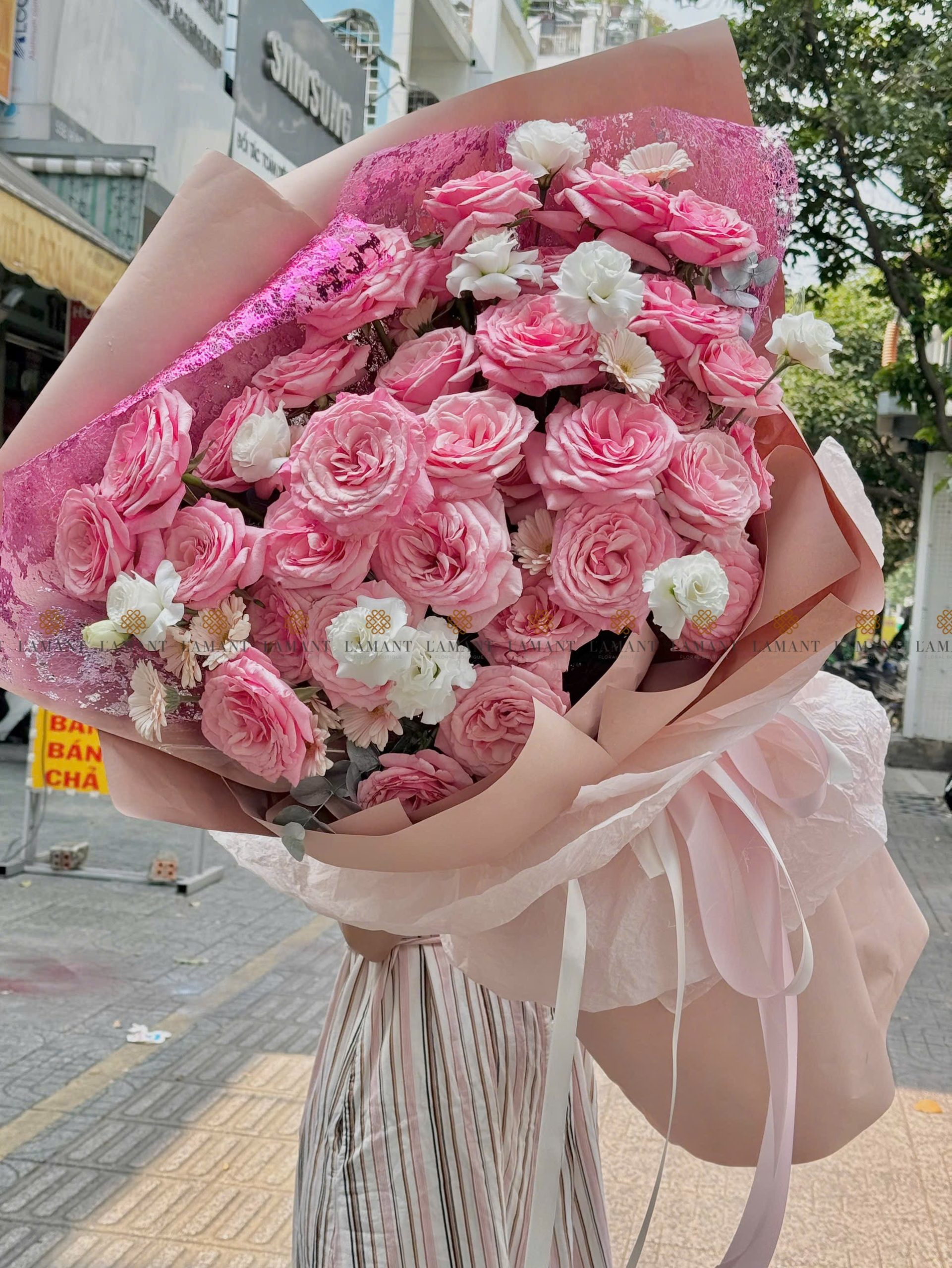 Bó hoa hồng ohara hồng mix cát tường và hoa lá phụ A0156
