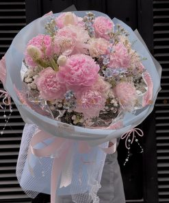 Bó hoa Mẫu đơn hồng, tulip và hoa lá phụ A0179