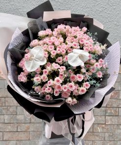 Bó hoa hồng chùm điềm mật và lan hồ điệp A0215