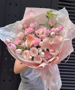 Bó hoa hồng chùm Plume cùng pinkrose và cẩm chướng A0364