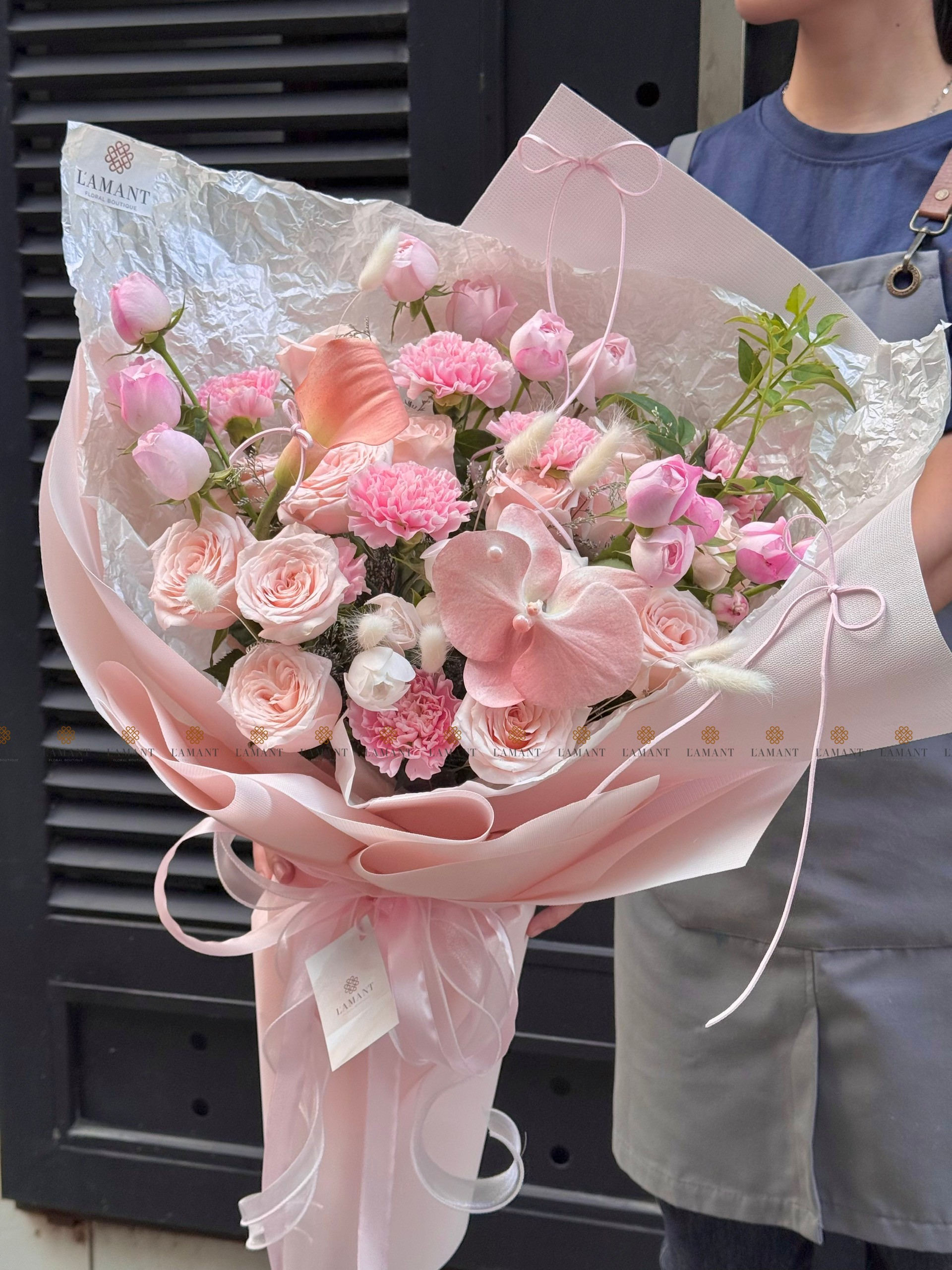 Bó hoa hồng chùm Plume cùng pinkrose và cẩm chướng A0364 - Hình ảnh 3