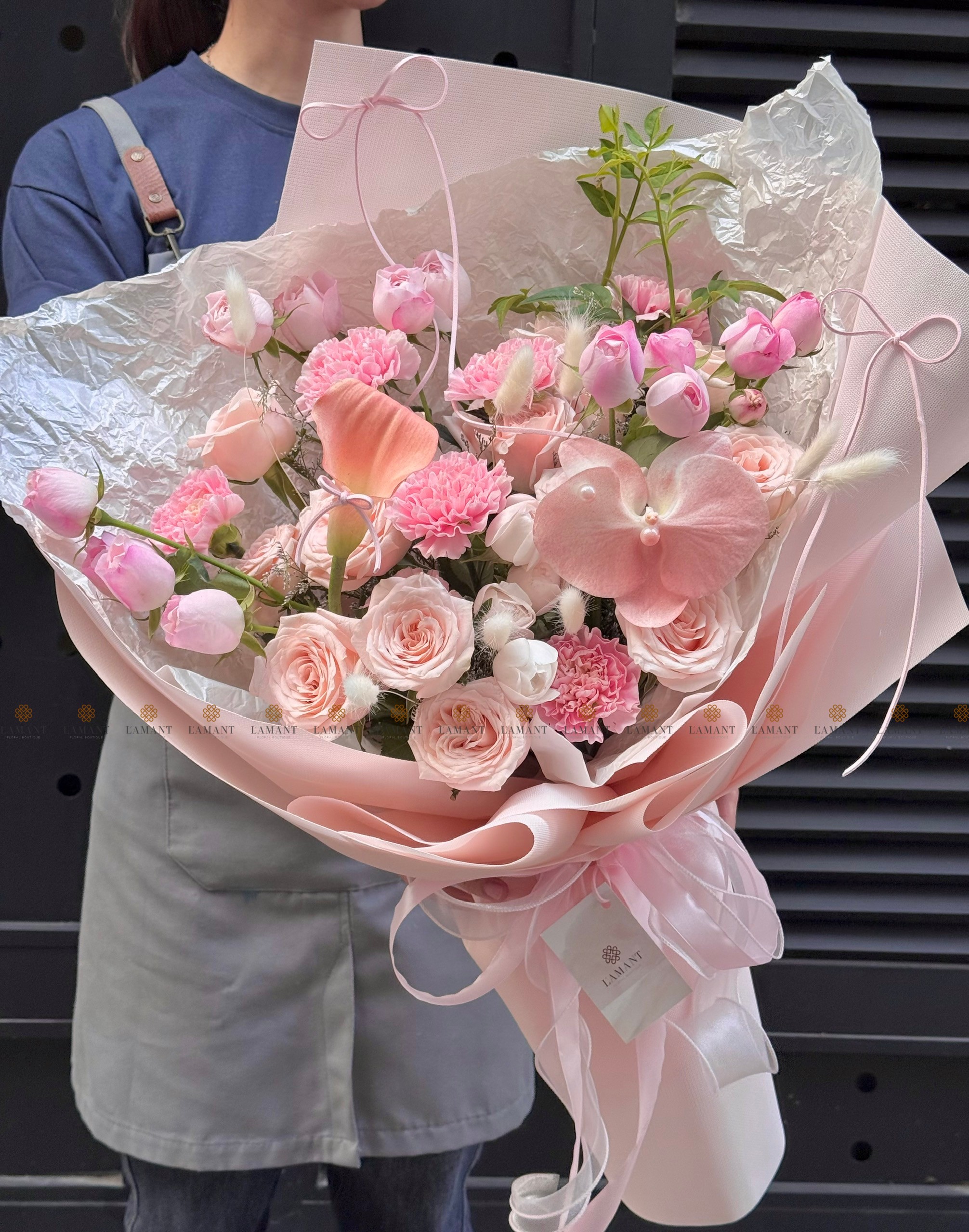 Bó hoa hồng chùm Plume cùng pinkrose và cẩm chướng A0364 - Hình ảnh 2