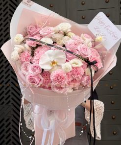 Bó hoa hồng tuyết sơn cùng cẩm chướng và lan tường A0365