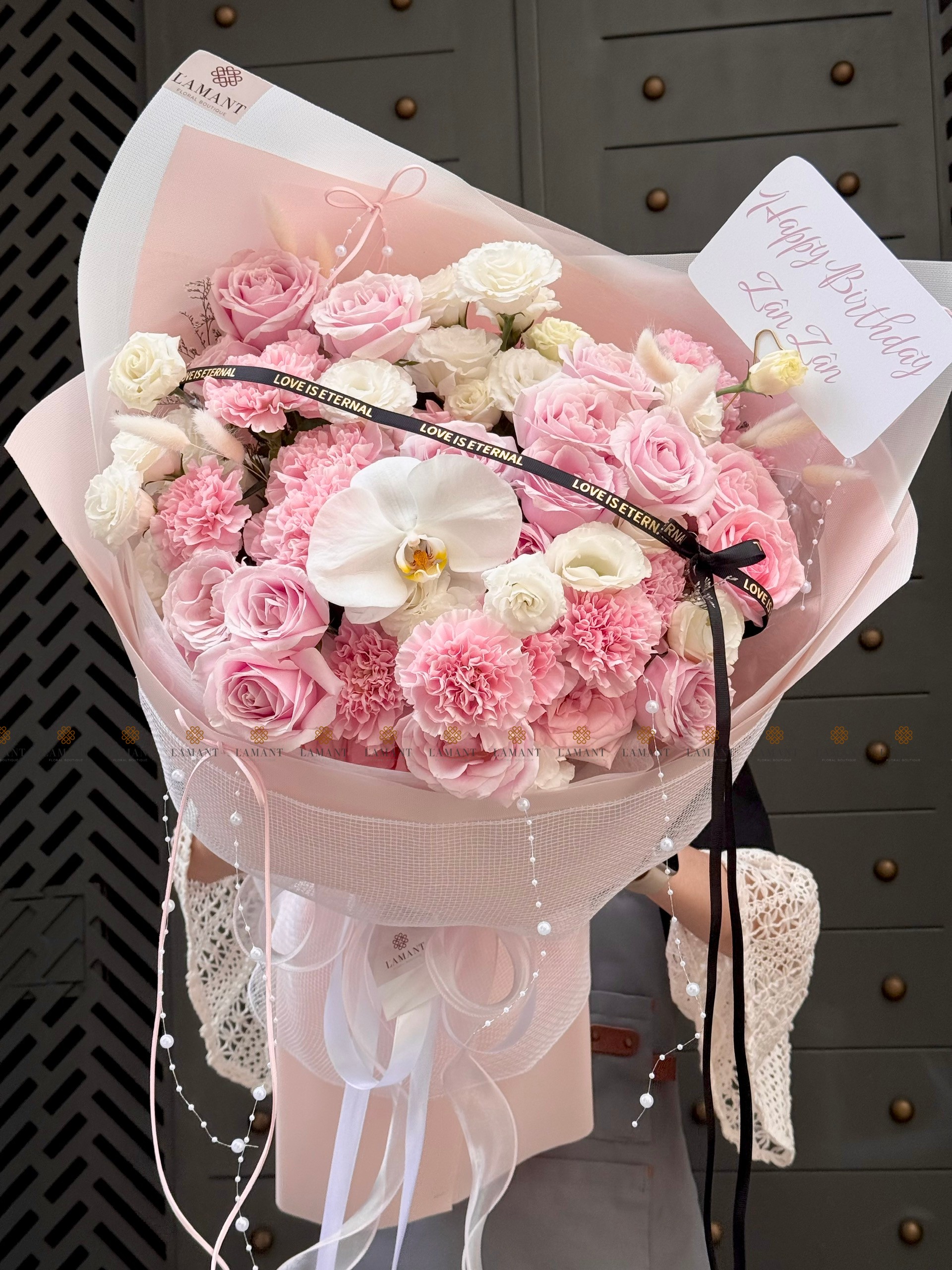 Bó hoa hồng tuyết sơn cùng cẩm chướng và lan tường A0365