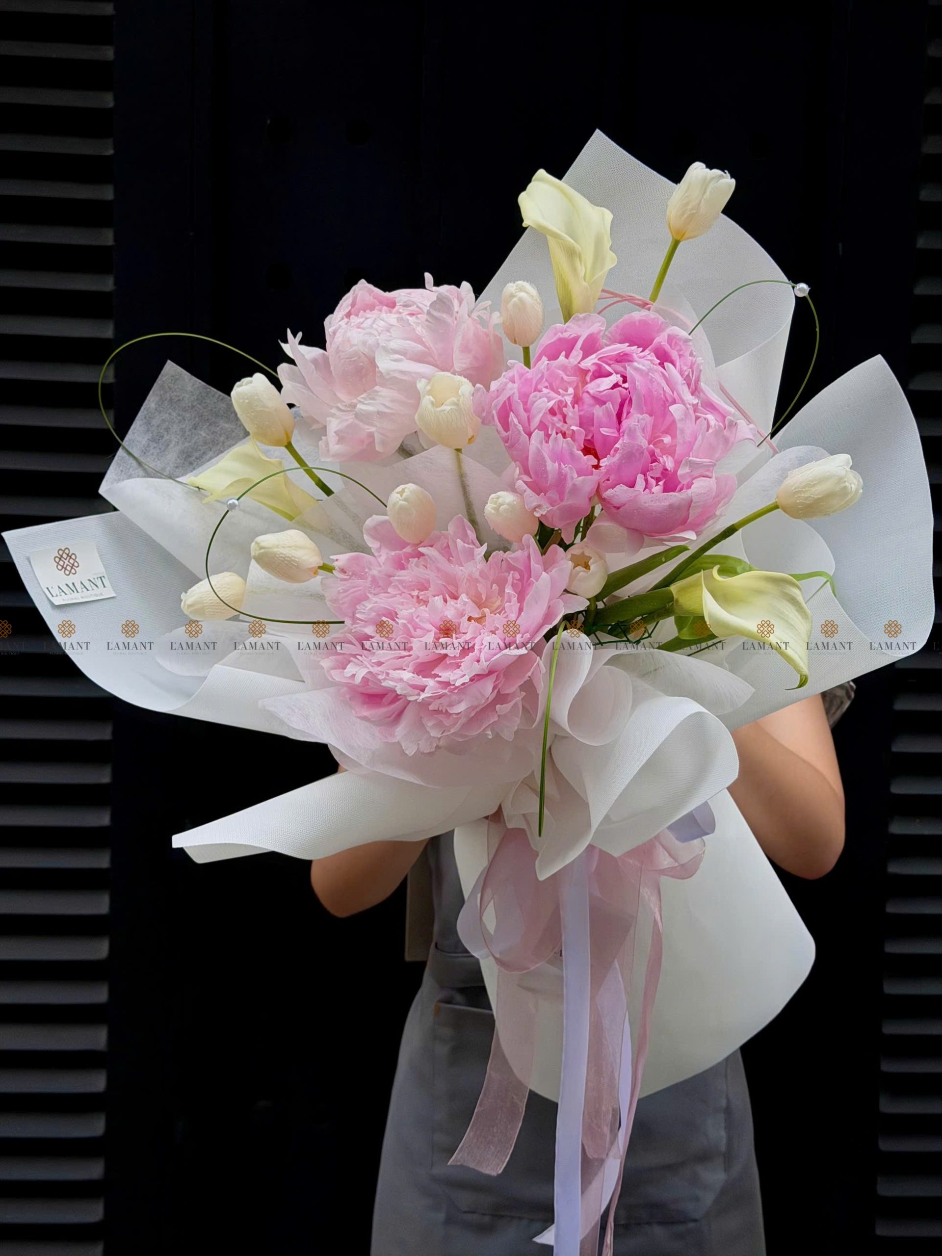 Bó hoa Mẫu đơn mix tulip và Calla lily A0396 - Hình ảnh 6
