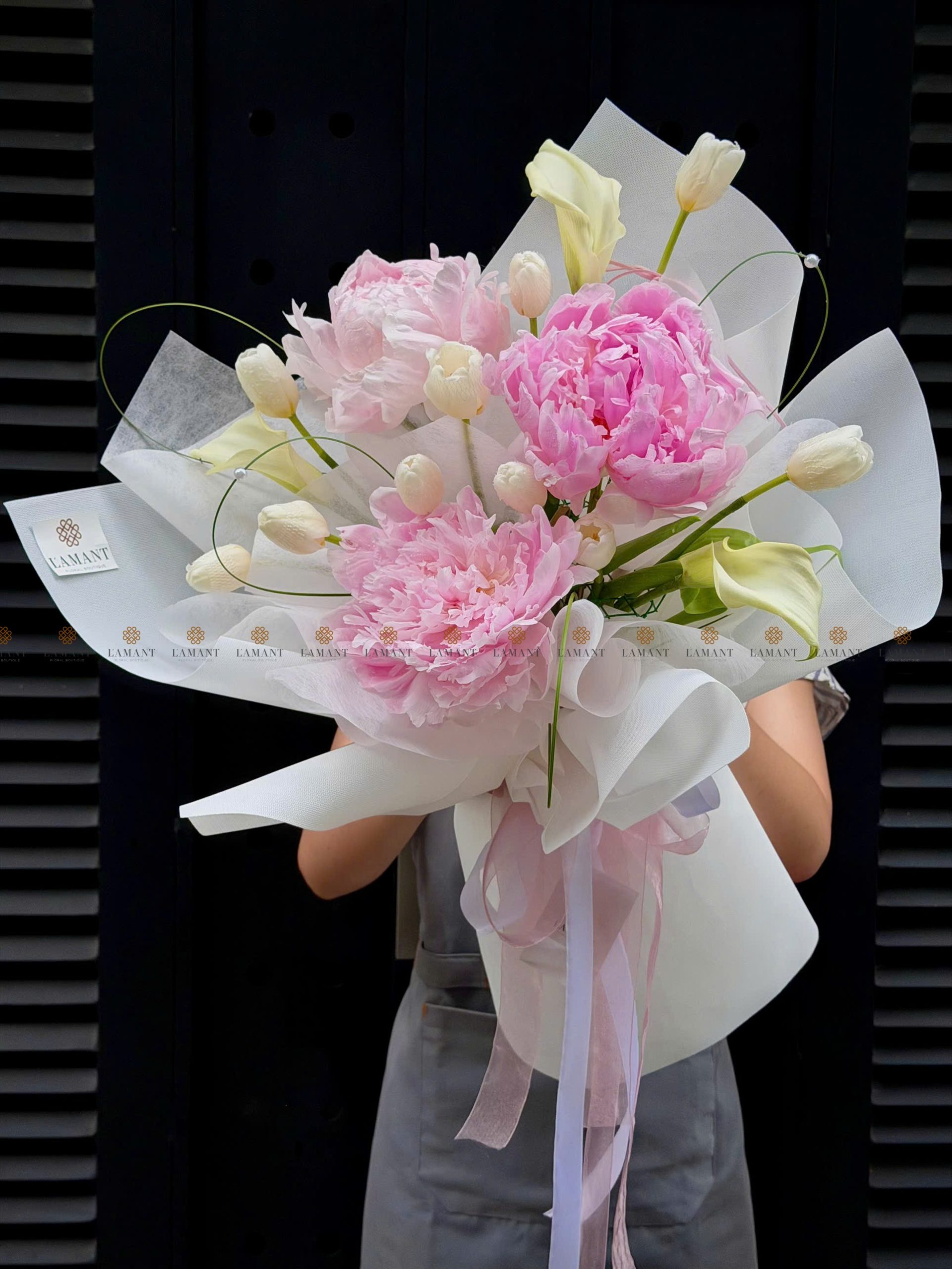 Bó hoa Mẫu đơn mix tulip và Calla lily A0396 - Hình ảnh 5