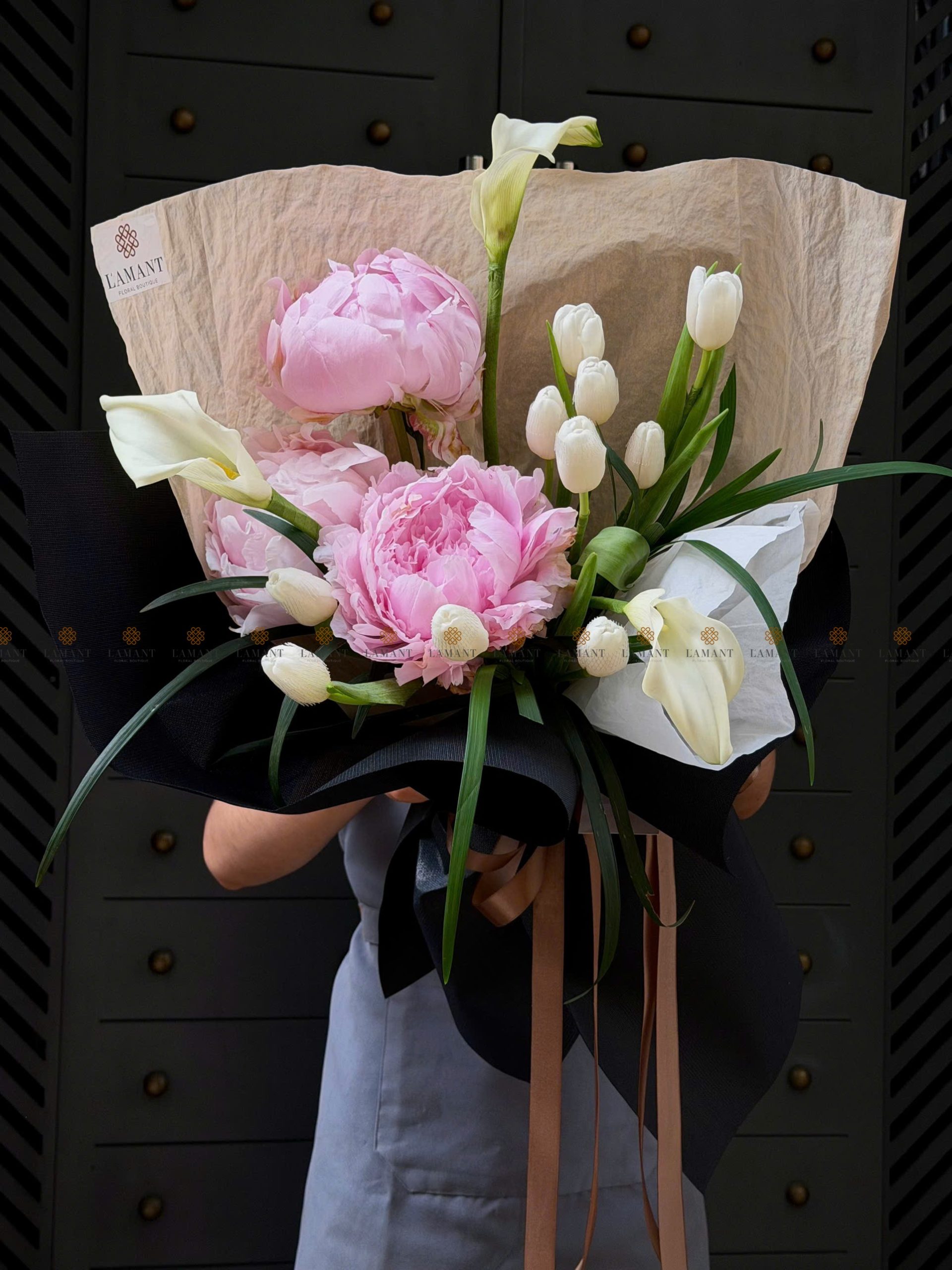 Bó hoa Mẫu đơn mix tulip và Calla lily A0397 - Hình ảnh 6