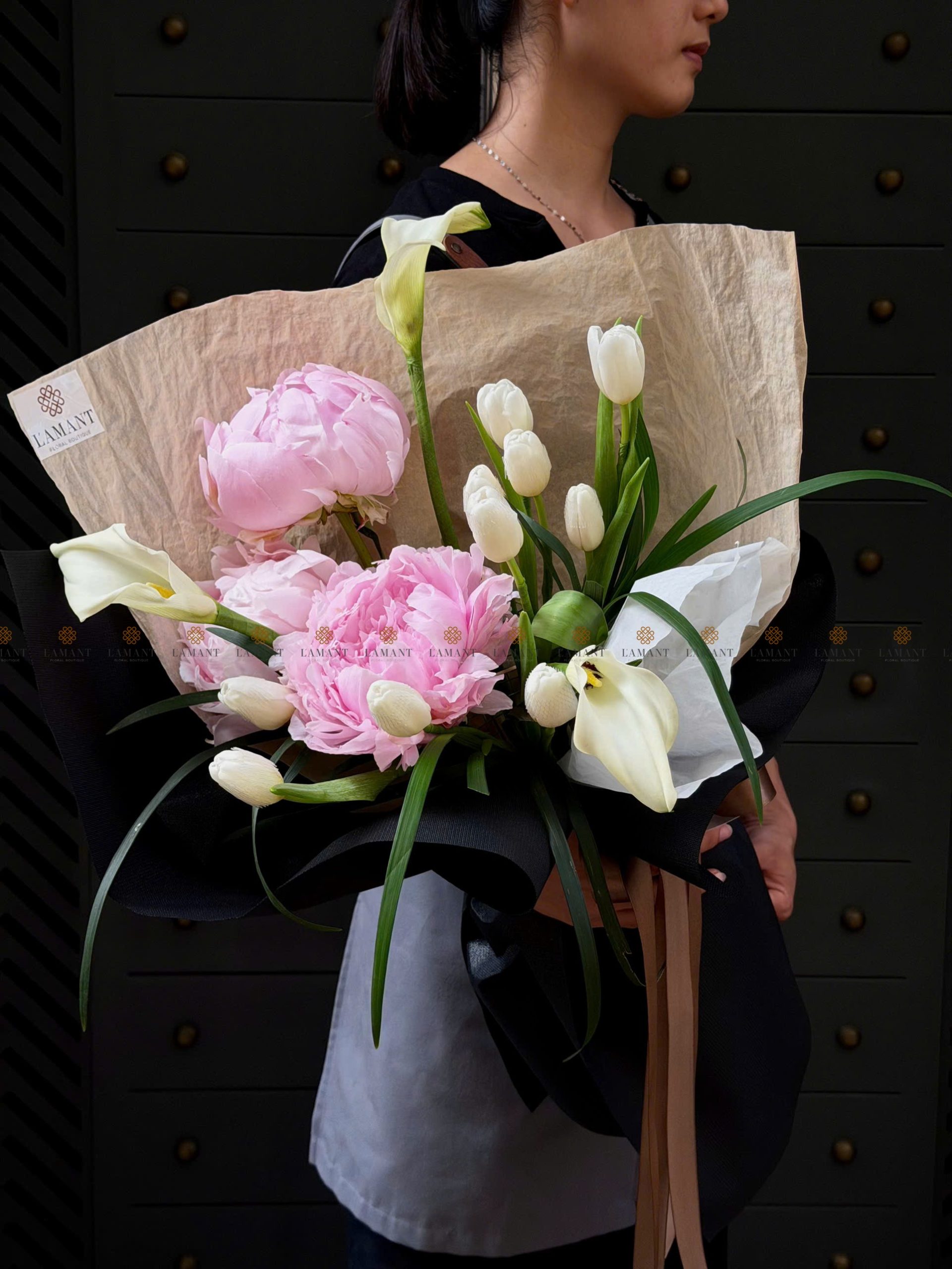 Bó hoa Mẫu đơn mix tulip và Calla lily A0397