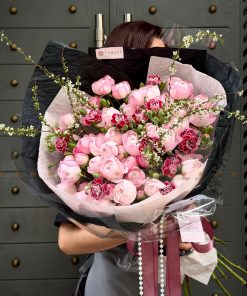 Bó hoa hồng Plume mix cẩm chướng và tuyết mai A0444