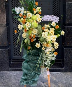 KỆ HOA CHÚC MỪNG TONE VÀNG MIX XANH LÁ CÂY H0038