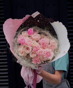 Bó hoa Tulip mix hoa hồng và phăng A0511