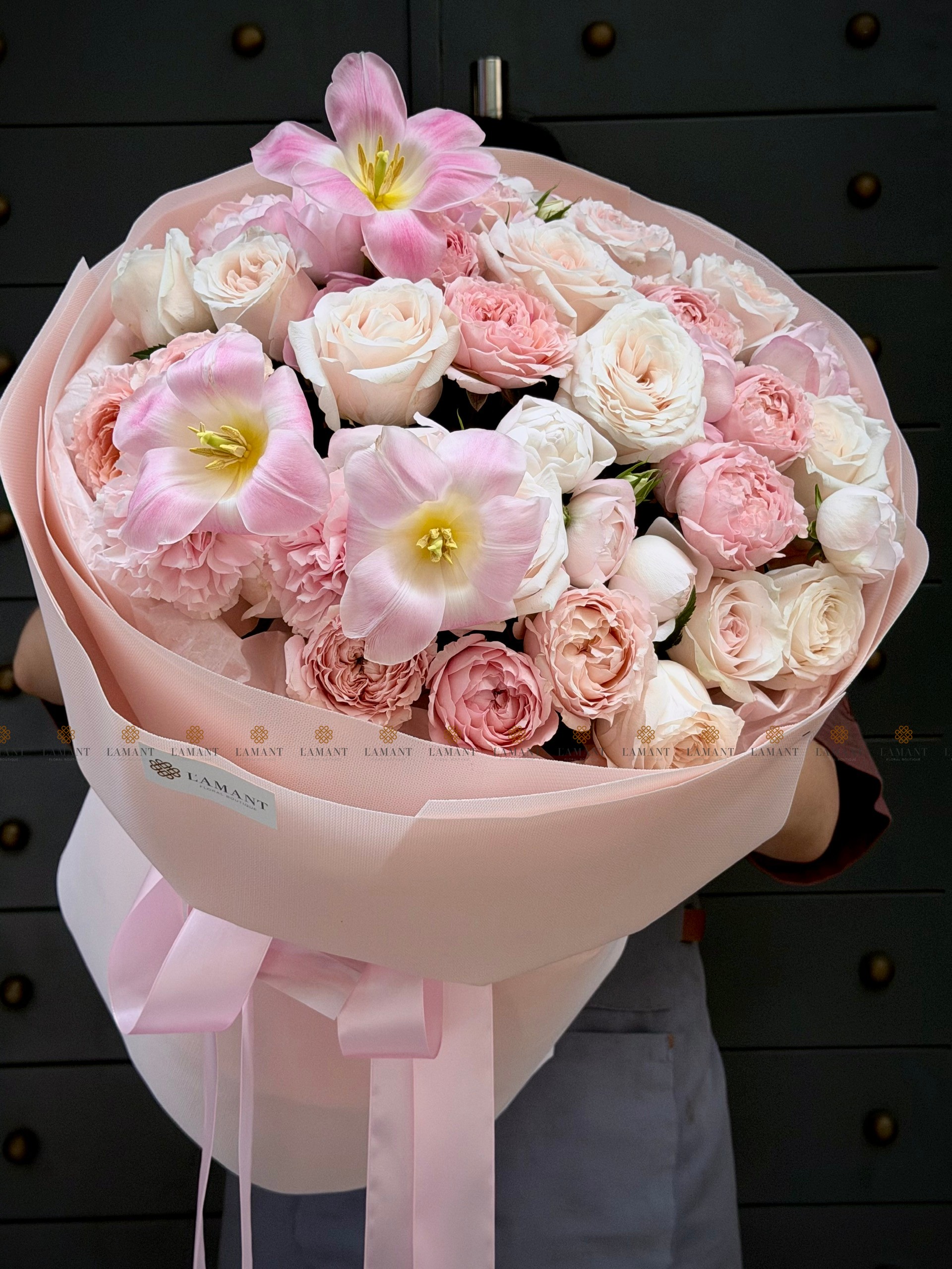 Bó hoa tulip mix hoa hồng các loại A0513 - Hình ảnh 6