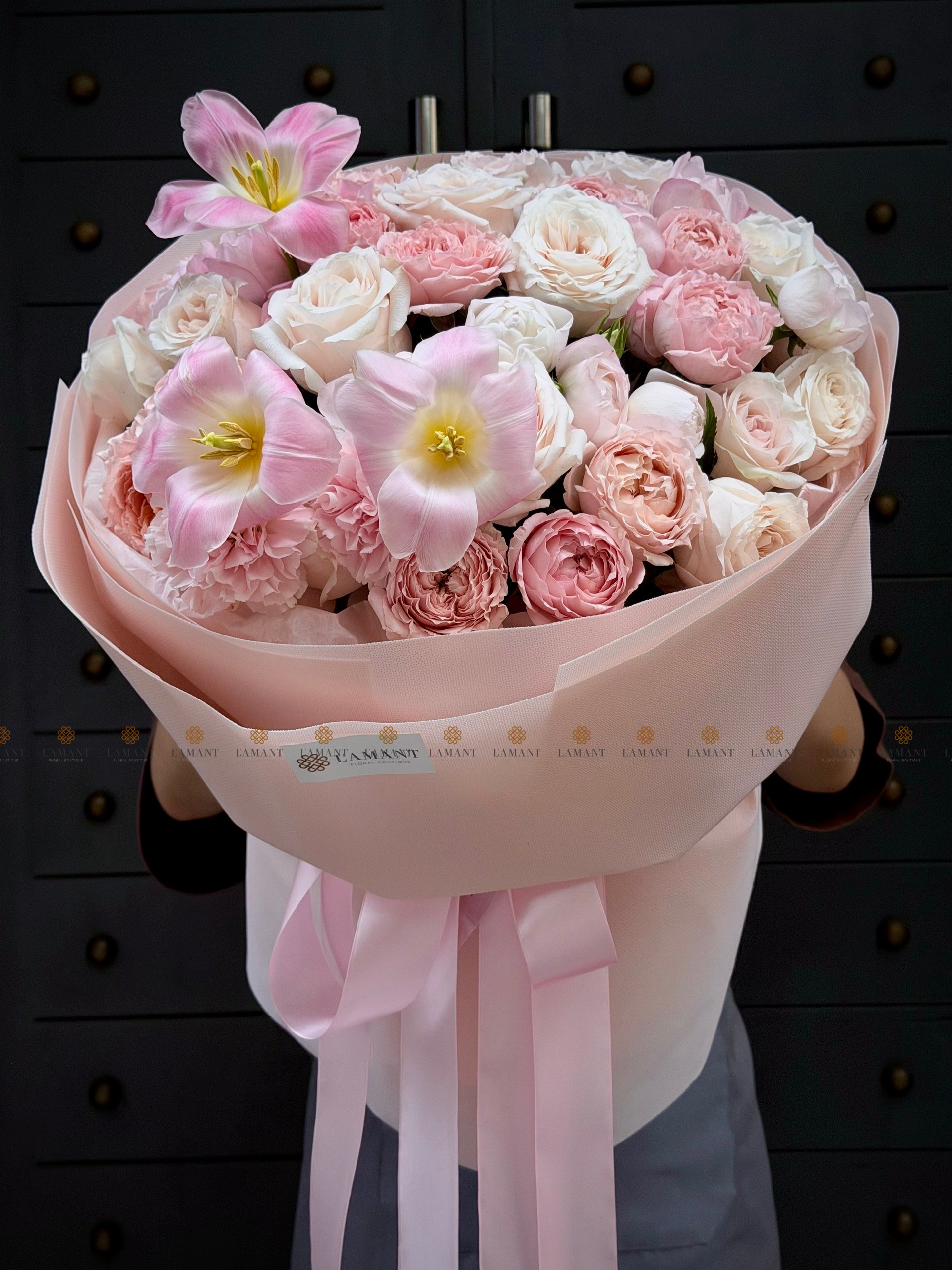 Bó hoa tulip mix hoa hồng các loại A0513 - Hình ảnh 8