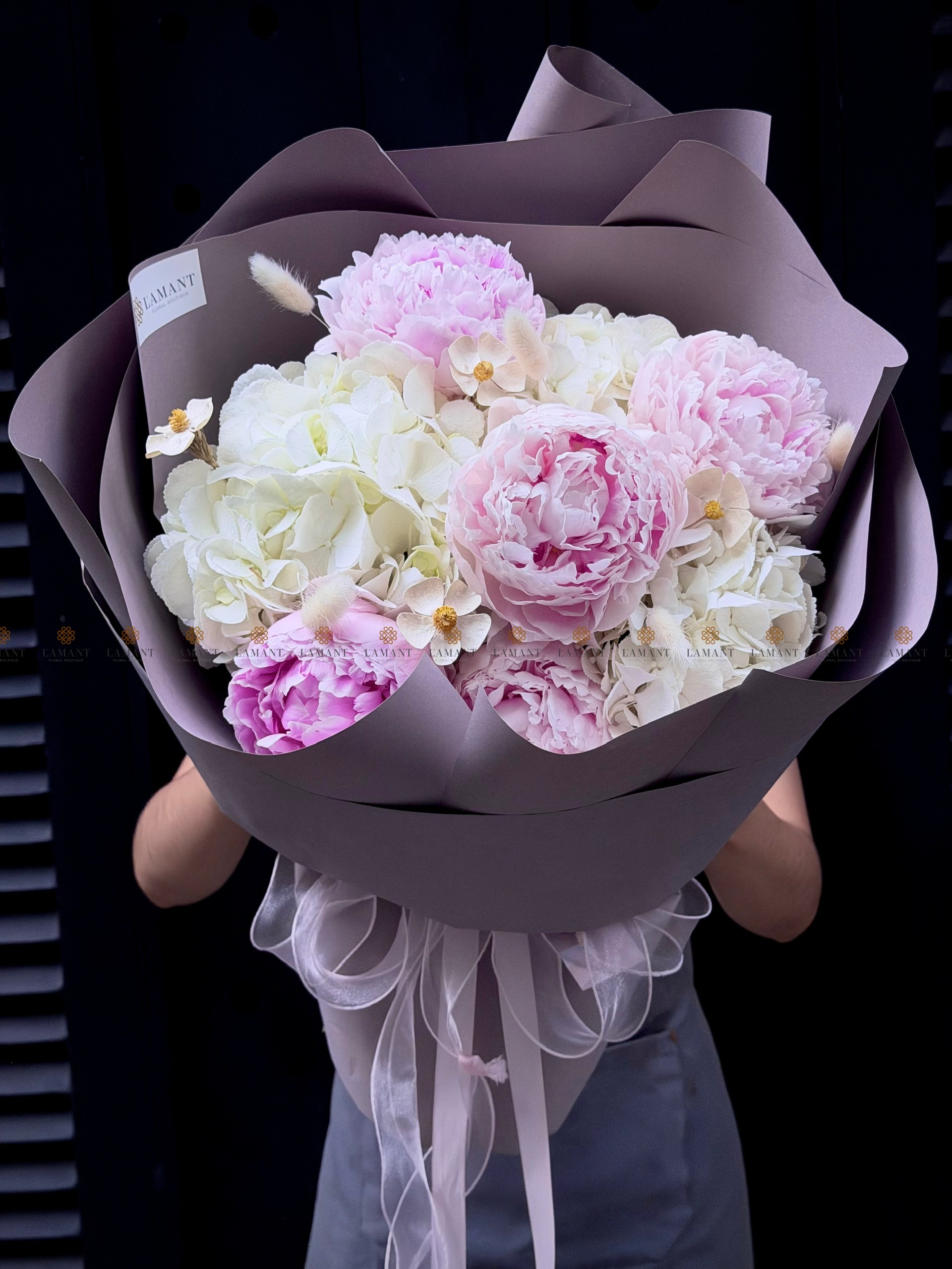 Bó hoa 5 cành Mẫu đơn hồng Sarah Mix hoa Tú cầu trắng A0519 - Hình ảnh 9