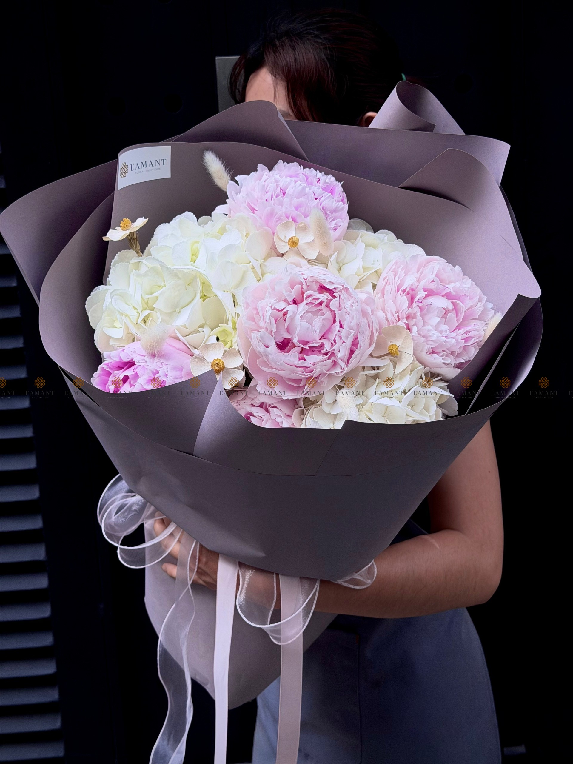 Bó hoa 5 cành Mẫu đơn hồng Sarah Mix hoa Tú cầu trắng A0519