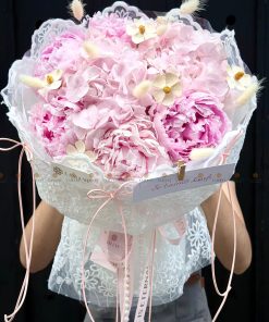 Bó hoa Peony Sarah hồng mix Tú cầu A0524