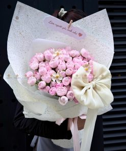 Bó hoa hồng chùm plume phối nơ lớn A0582