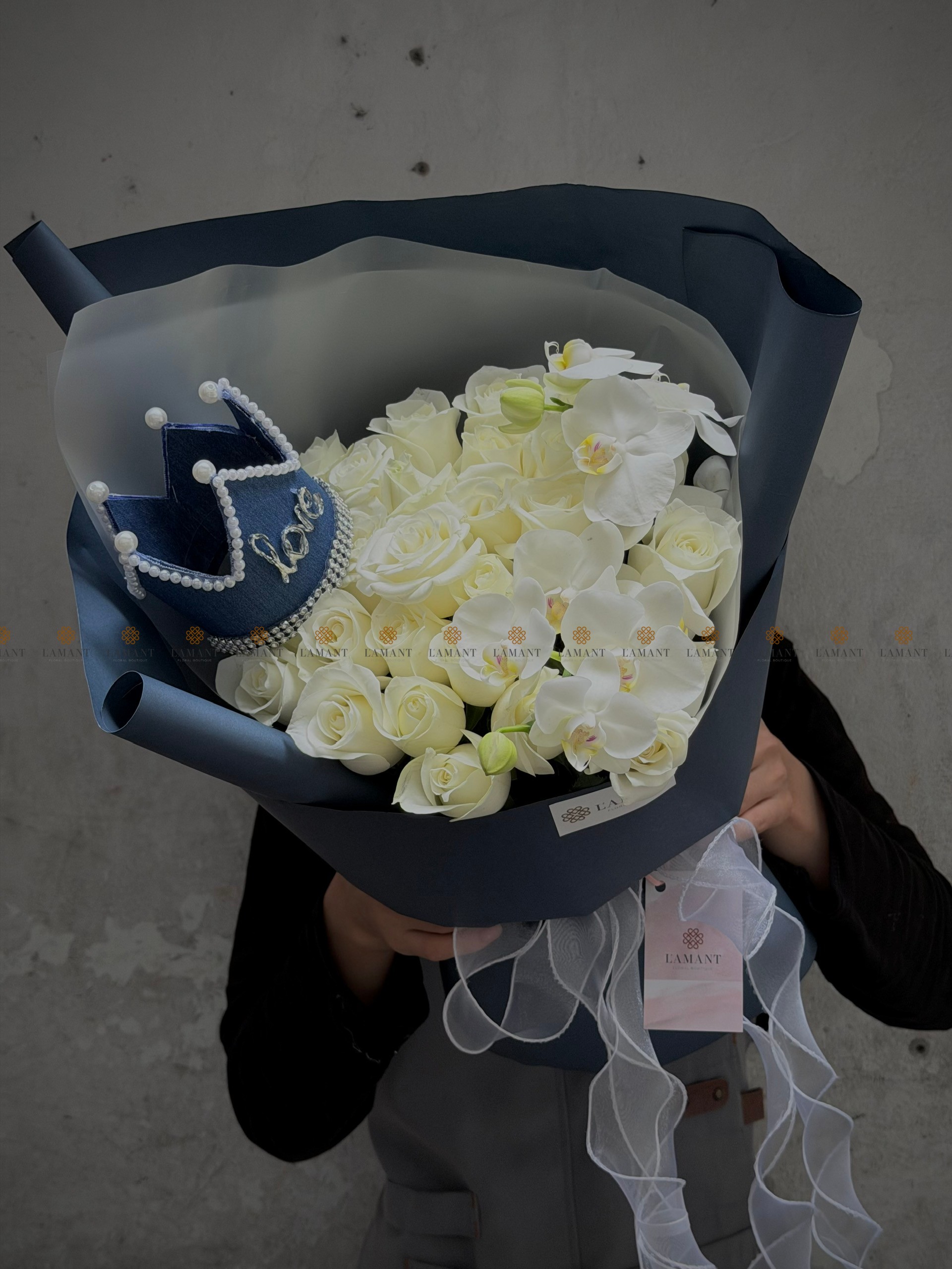 Bó hoa 25 cành hồng và lan mini A0585 - Hình ảnh 9