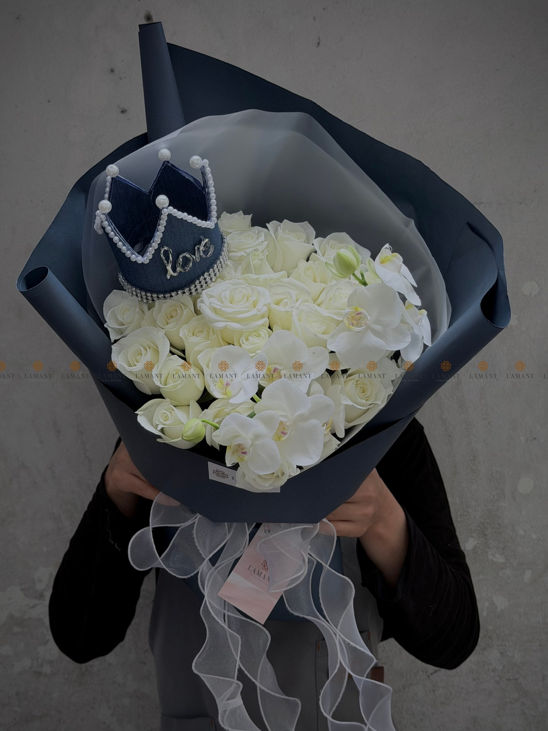 Bó hoa 25 cành hồng và lan mini A0585 - Hình ảnh 6