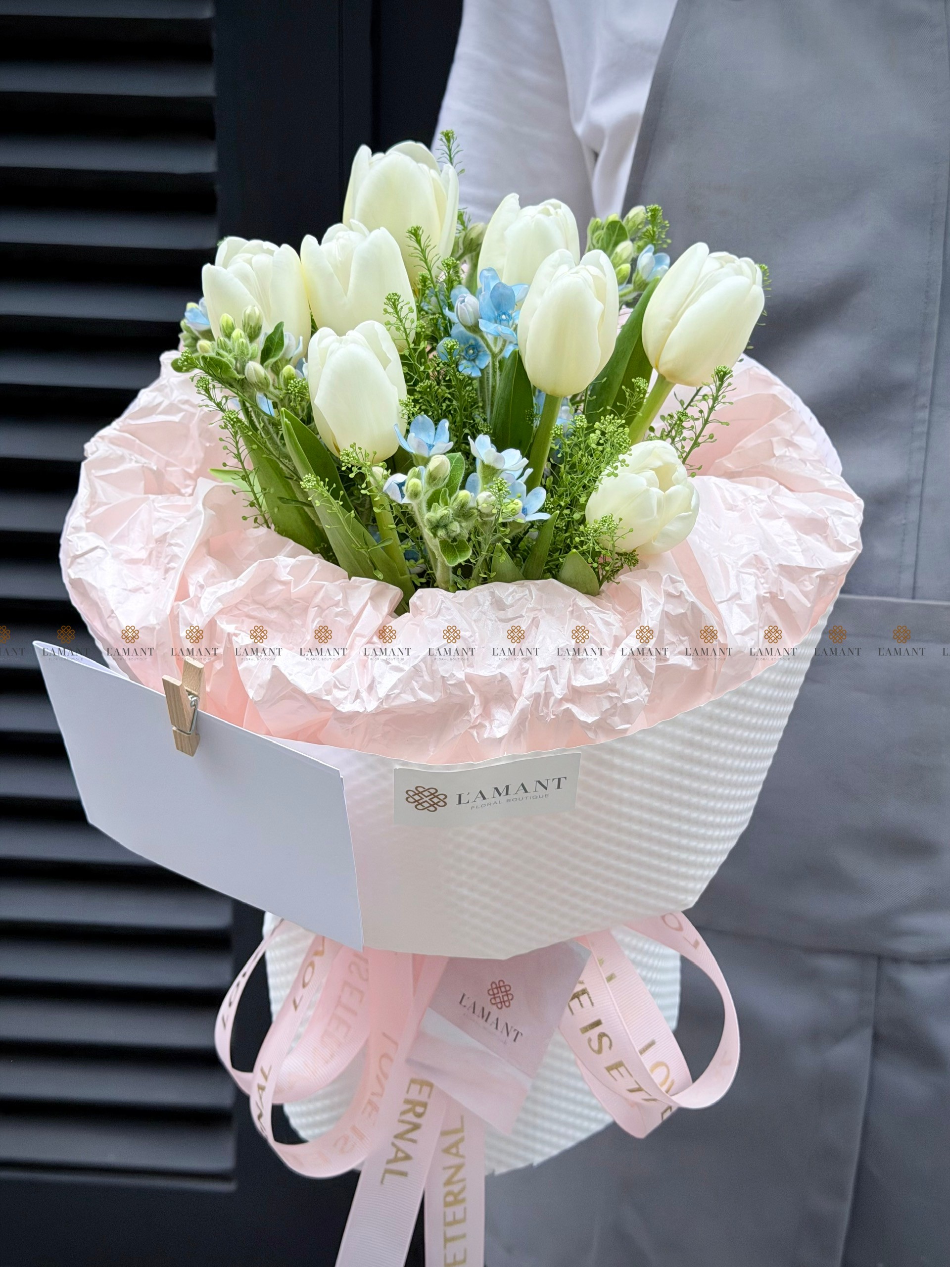 Bó hoa 8 cành tulip mix hoa lá phụ A0537 - Hình ảnh 7