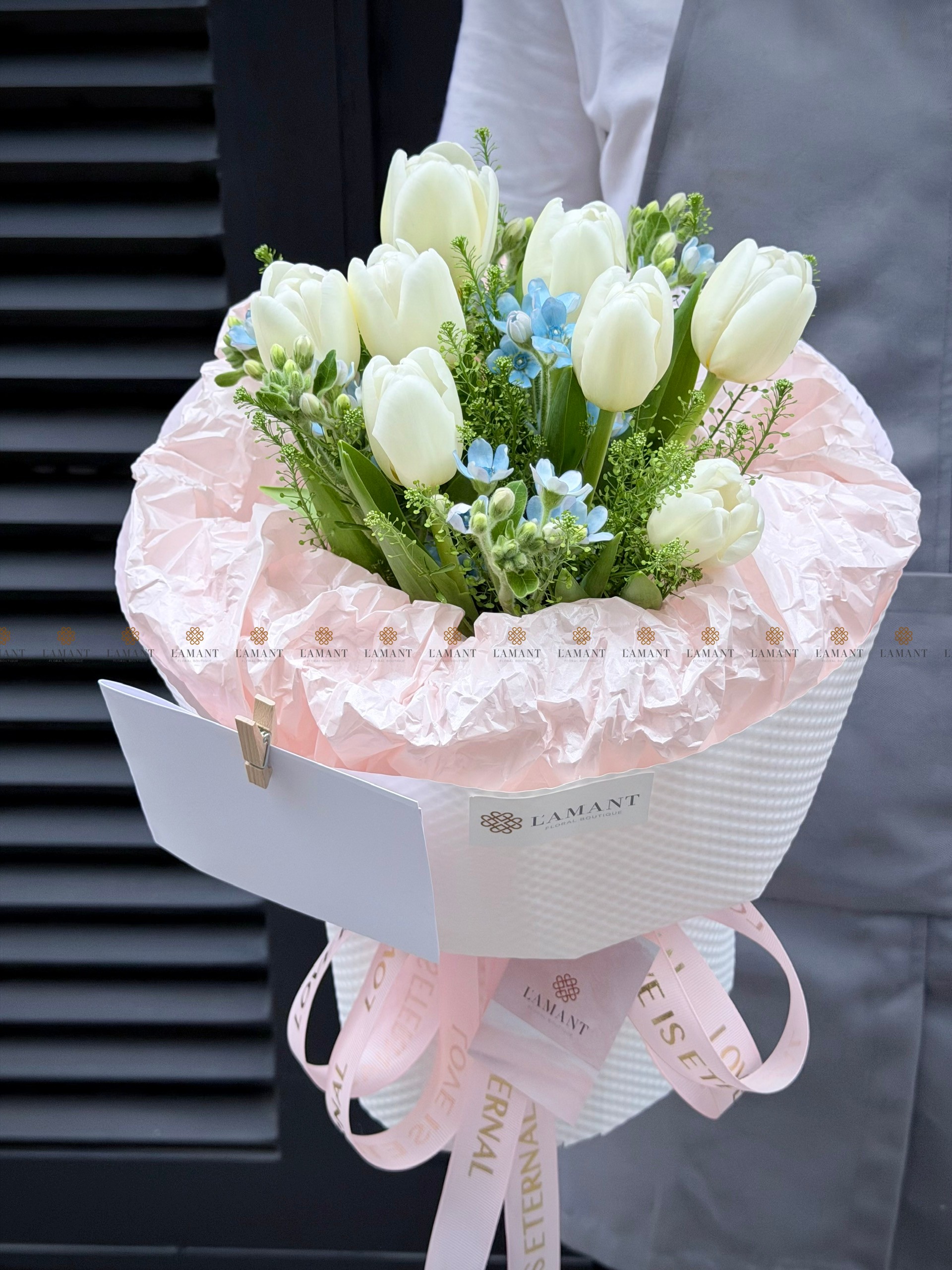 Bó hoa 8 cành tulip mix hoa lá phụ A0537 - Hình ảnh 6