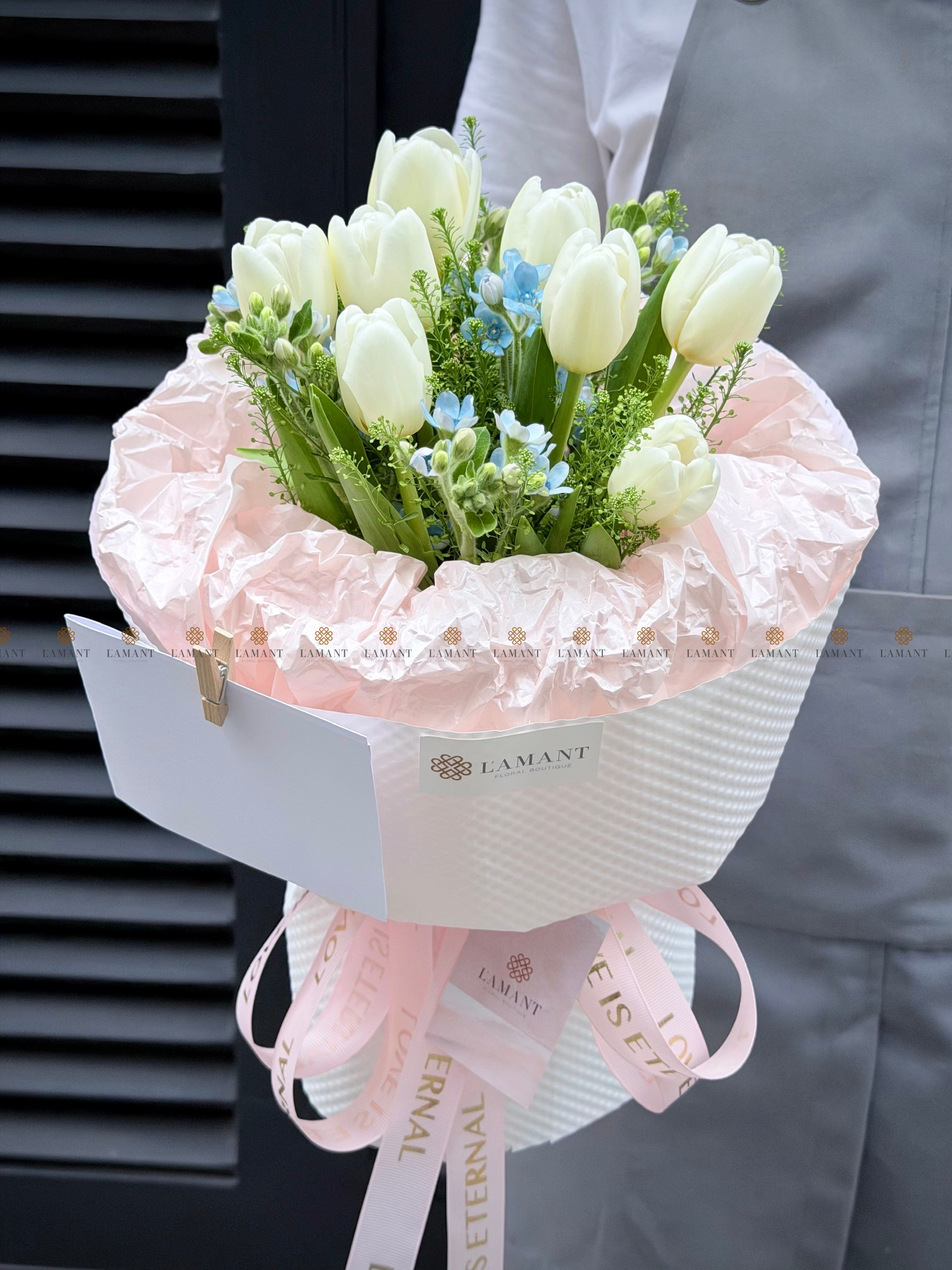 Bó hoa 8 cành tulip mix hoa lá phụ A0537 - Hình ảnh 5