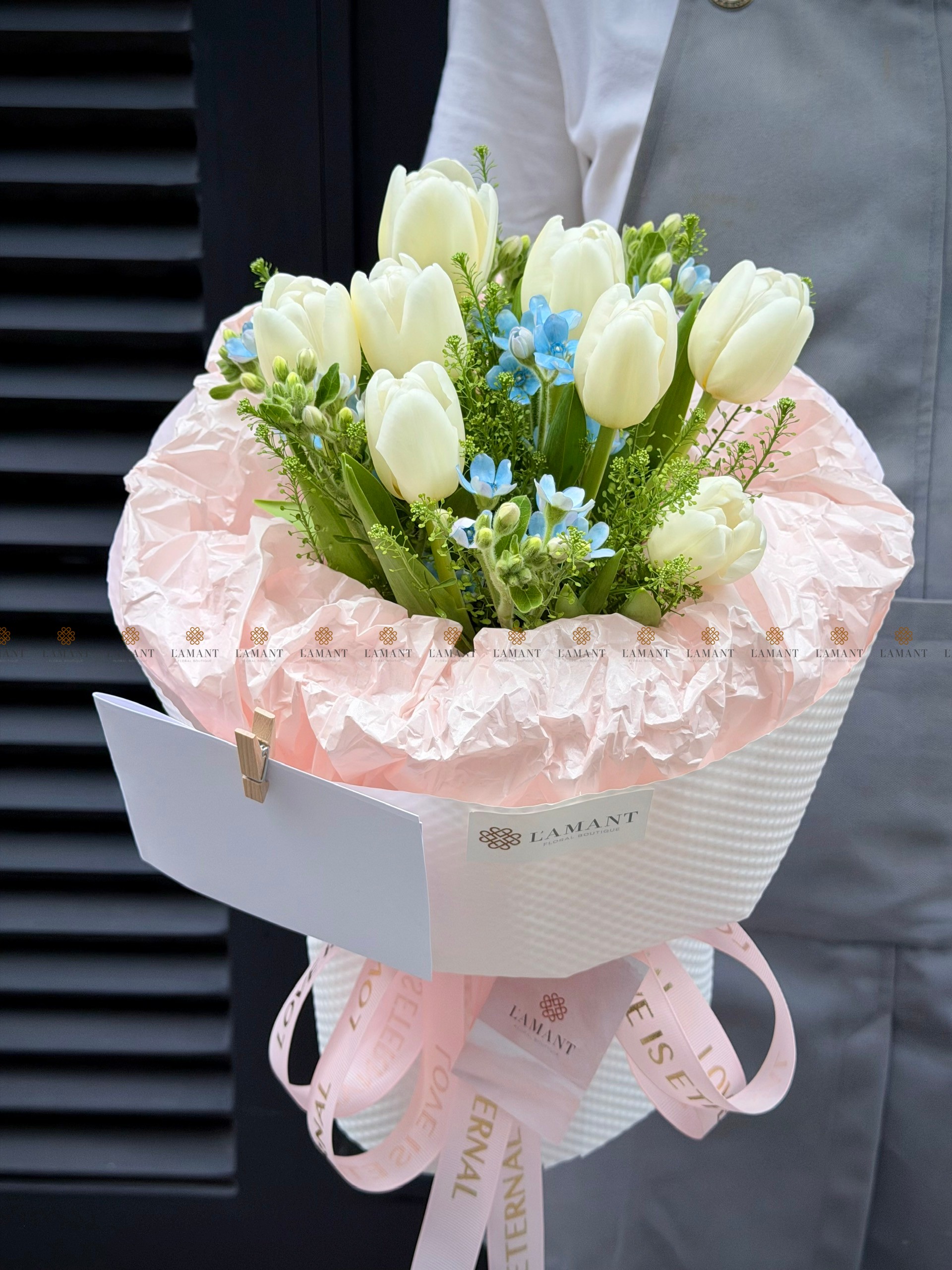 Bó hoa 8 cành tulip mix hoa lá phụ A0537 - Hình ảnh 4