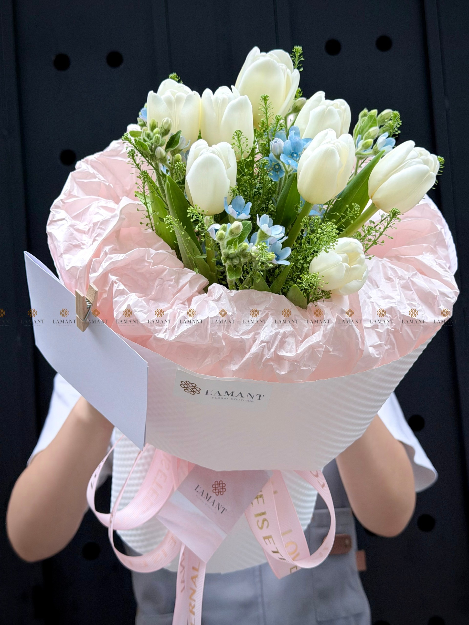 Bó hoa 8 cành tulip mix hoa lá phụ A0537 - Hình ảnh 2