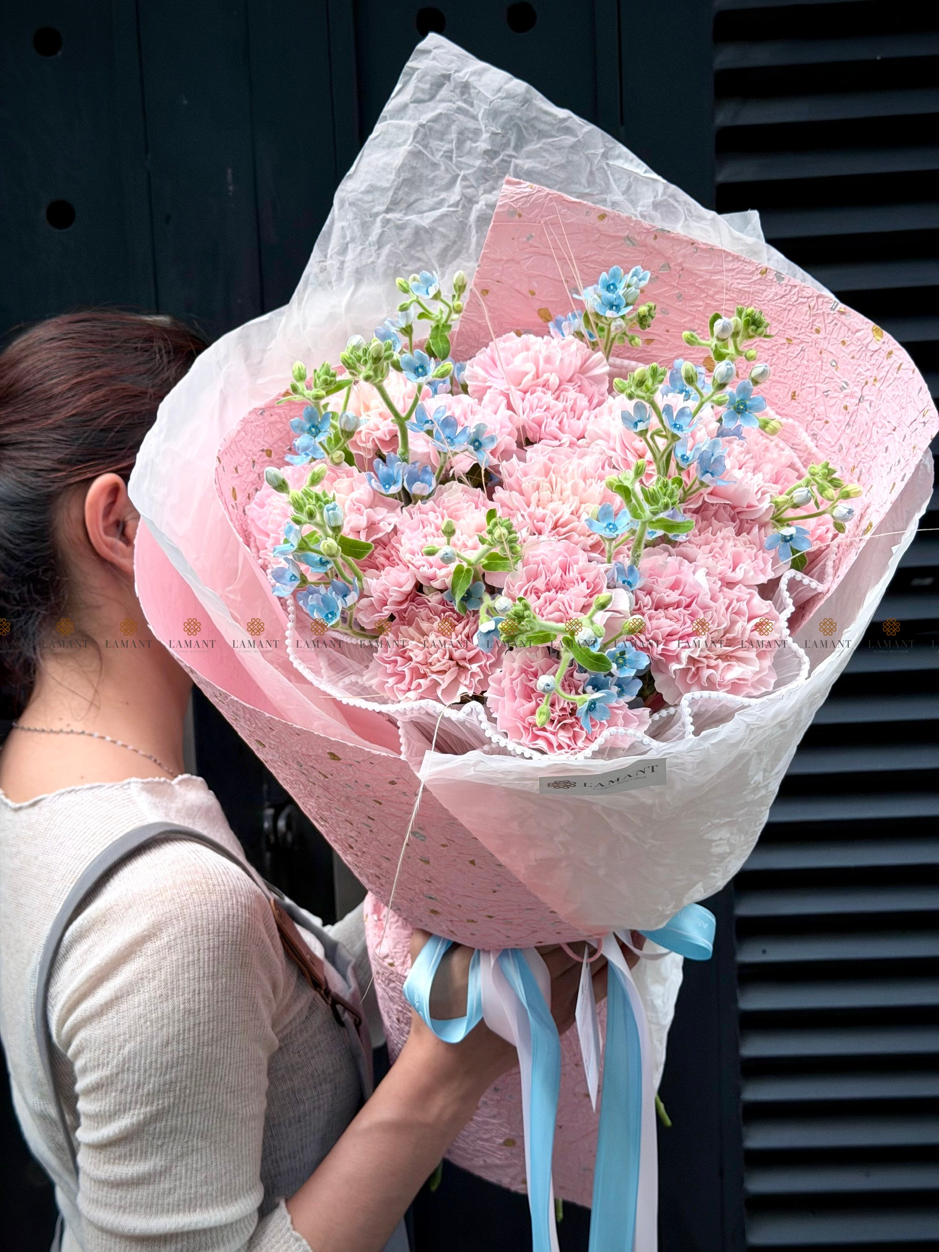 Bó hoa Phăng hồng nhạt và ngôi sao xanh A0539