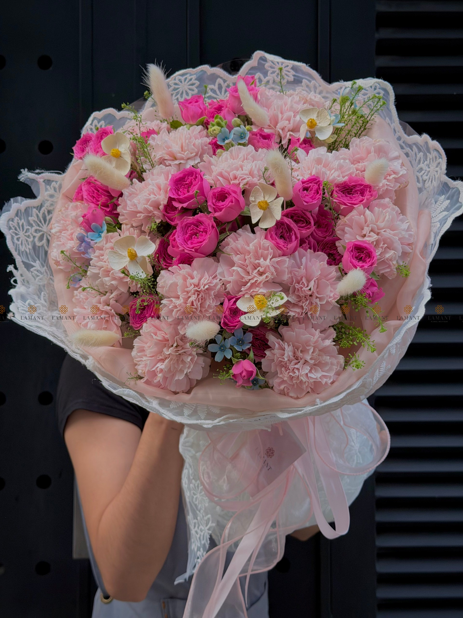 Bó hoa Hồng chùm Sophia mix Phăng và ngôi sao xanh A0556